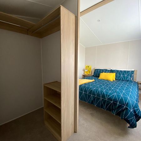 Verbzen Holiday Caravan At St Osyth Beach, Clacton-On-Sea By Verb Holidays Saint Osyth Экстерьер фото